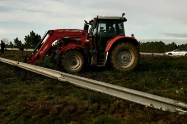 Colère agricole : des manifestants prêts à passer Noël sur les barrages