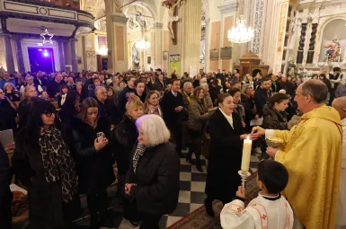 Une messe le soir de Noël (illustration)