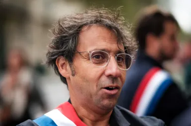 Partisan de l'abaya à l'école, le député LFI, Rodrigo Arenas, nommé au Conseil supérieur des programmes