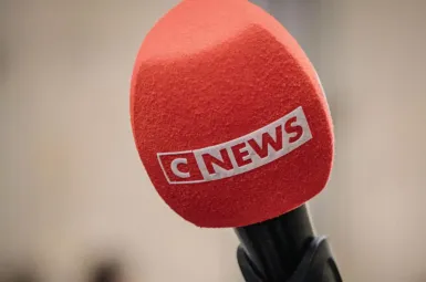 CNews, première chaîne d'information en 2025 devant BFMTV, selon Médiamétrie