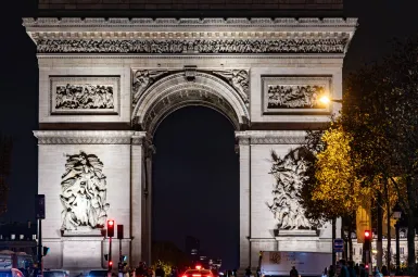 Nouvel An : le décompte sur l'Arc de Triomphe «hacker» pour diffuser un message fort de prévention routière