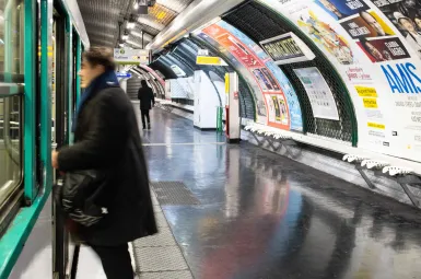 Femmes attaquées au couteau dans le métro parisien : des juges saisis pour tentative d'homicide