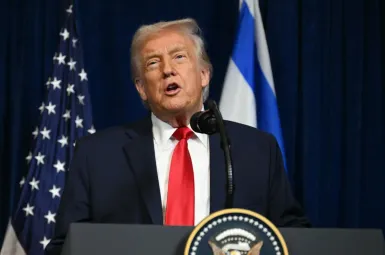 George Clooney : Donald Trump se moque de l'acteur naturalisé et critique la "gestion désastreuse de l'immigration" en France