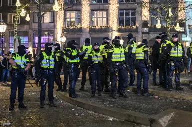 Nouvel An : aux Pays-Bas, une nuit marquée par «une quantité sans précédent de violences contre la police»
