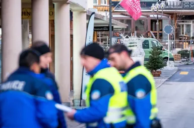 Incendie à Crans-Montana en Suisse : des bougies scintillantes possiblement à l'origine du drame ?