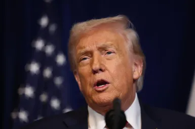 Donald Trump met la pression et affirme que si l'Iran tue des manifestants, les Etats-Unis «viendront à leur secours»