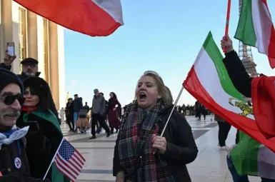 EXTRAIT - Iran : les Français se rassemblent place du Trocadero en soutien à la population iranienne