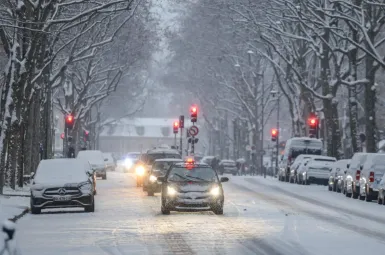 Le passager du VTC, qui a réussi à s'extraire de l'habitacle, a été hospitalisé en état d'hypothermie.