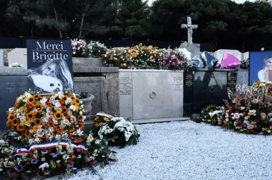 L'icône du cinéma se repose désormais au cimetière marin face à la Méditerranée.