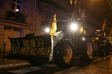 Paris : des agriculteurs de la Coordination rurale ont rejoint la tour Eiffel