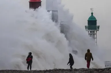 Tempête Goretti : alerte rouge maintenu dans la Manche, 32 départements placés en orange