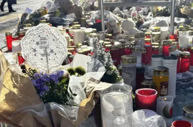 EN DIRECT - Incendie de Crans-Montana : journée de recueillement en Suisse, Emmanuel Macron attendu pour assister à la cérémonie d'hommage