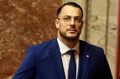 Sébastien Delogu, député LFI et candidat à la mairie de Marseille, sera jugé en juin pour recel de vol et mise en danger d'autrui