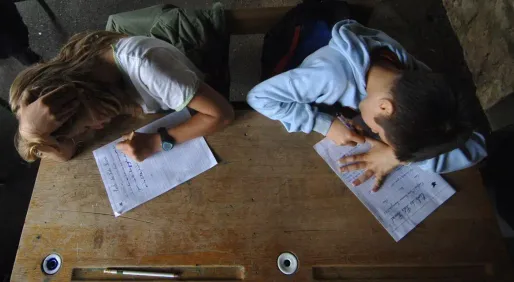 Pour canaliser l'énergie des élèves, l'école Lucien Colon a installé des vélos de bureau.