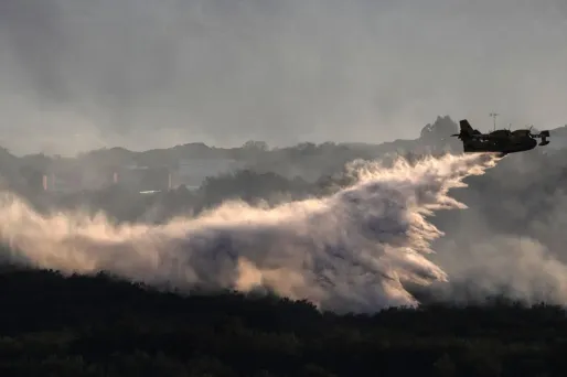 ardèche incendies canadair