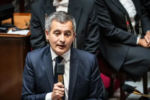 Gérald Darmanin compare la «haine du juif» à celle du «flic», la gauche s'indigne
