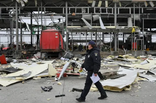 Un dépôt postal de la région de Kharkiv a été touché par une frappe russe.