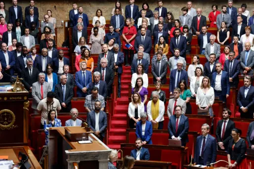L'Assemblée nationale a respecté une minute de silence en hommage au professeur tué vendredi matin à Arras.