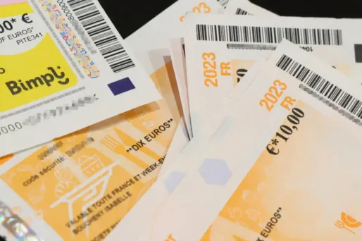 Le Parlement adopte la prolongation des tickets restaurant jusqu'à fin 2024.