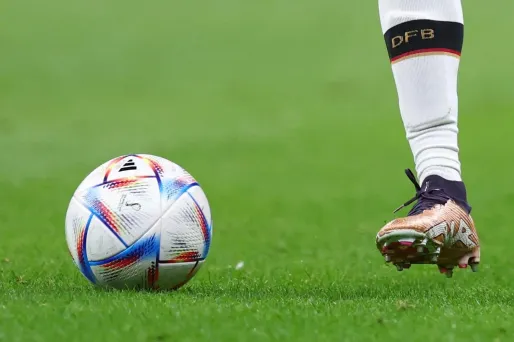 La ministre des Sports Amélie Oudéa-Castéra a appelé lundi à mettre en place dès janvier une "politique pénale plus ferme" face aux violences dans le foot.