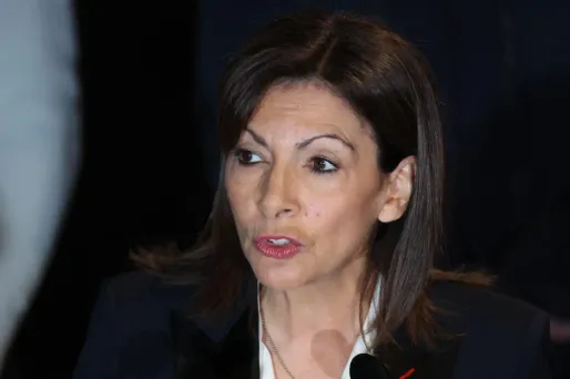 Anne Hidalgo aux Parisiens : «Ne partez pas pendant les JO!»