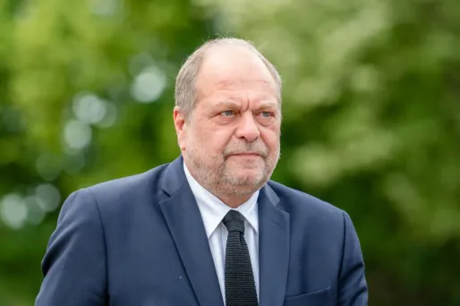 Éric Dupond-Moretti appelle à la prudence sur une redéfinition pénale du viol