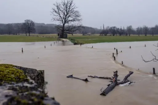 Six départements sont maintenus en vigilance orange crues.