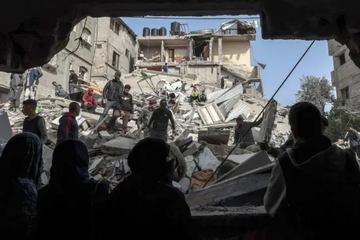 Israël-Hamas : des frappes israéliennes meurtrières sur Gaza, discussions à venir sur Rafah