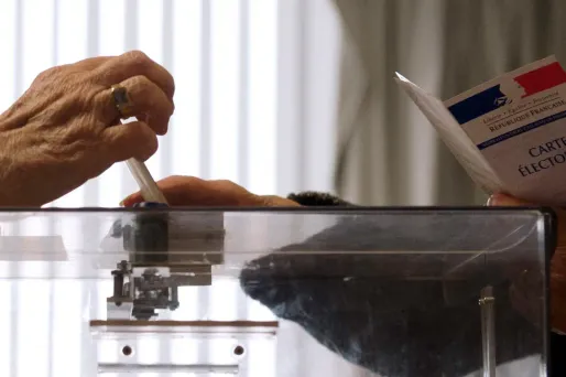 SONDAGE - 57% des Français estiment qu’il faut revenir sur l’interdiction du cumul des mandats