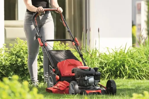 Belle offre sur cette tondeuse thermique Scheppach