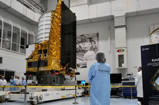 Le problème provient d'une fine couche de glace, de l'épaisseur d'un brin d'ADN, qui s'accumule sur l'optique.