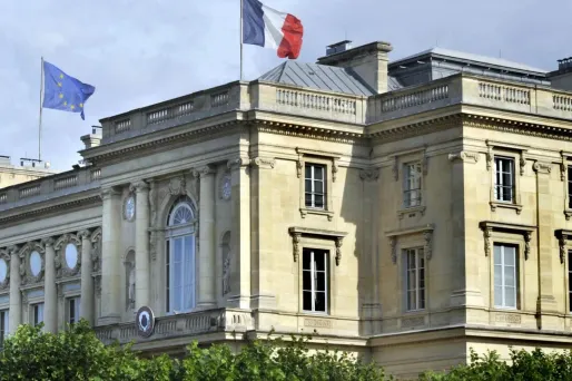 Frappes iraniennes : la France recommande à ses ressortissants de «quitter temporairement l'Iran»