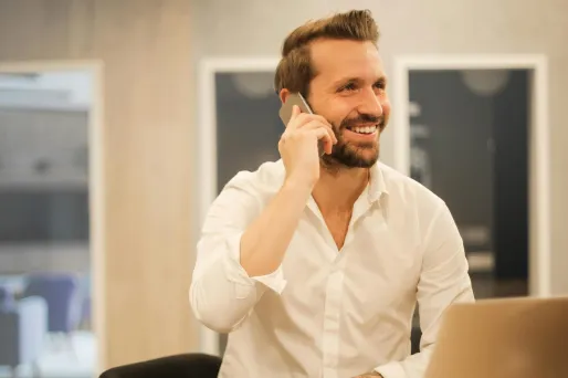 La Chemise Blanche : Un Classique Adapté à Toutes les Occasions