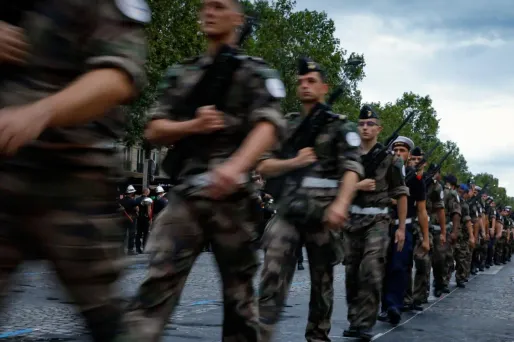 Guerre en Ukraine : bientôt des instructeurs militaires français sur place ?