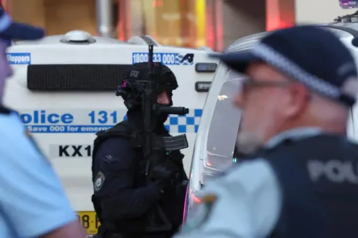 Attaque en Australie : deux Français se sont «comportés en véritables héros», salue Emmanuel Macron