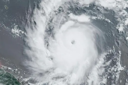 L'ouragan Béryl, «potentiellement catastrophique», menace les Caraïbes