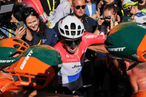 Tour de France 2024 : Groenewegen s'impose avec ses lunettes «Batman»