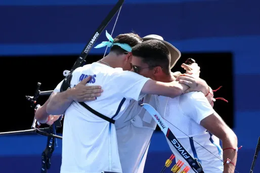 Tir à l'arc : les Français médaillés d'argent par équipes derrière la Corée du Sud