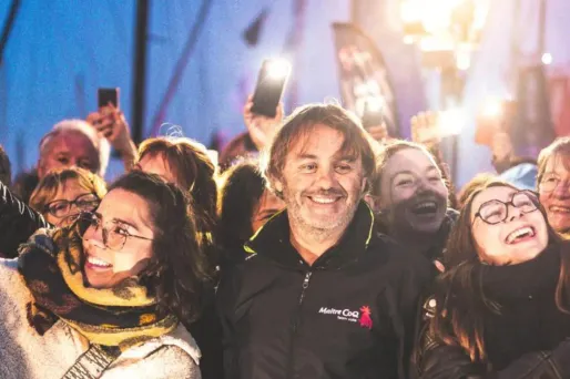 Vendée Globe 2024 : avant le grand départ, le public vient en nombre dire au revoir aux skippers