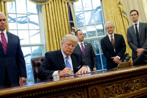 Le décret anti-immigration de Donald Trump sera examiné à l'automne par la Cour suprême.