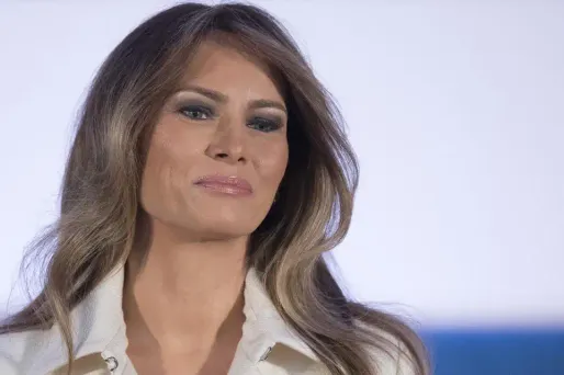 Melania Trump a fait une rare apparition mercredi dans sa fonction de Première dame des États-Unis, pour saluer des femmes qui se sont distinguées dans la lutte contre les injustices.