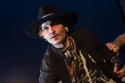 A l'occasion du festival de Glastonbury, en Grande-Bretagne, Johnny Depp a fait une blague plus que douteuse concernant un éventuel assassinat de Donald Trump.
