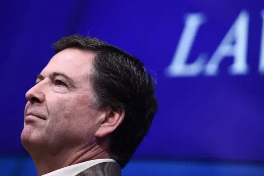 James Comey s'est montré "insubordonné" en supervisant l'enquête sur Hillary Clinton.