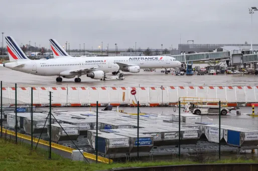 Un joueur de football amateur a été arrêté à l'aéroport de Roissy en possession de plus de 100 kilogrammes de drogue