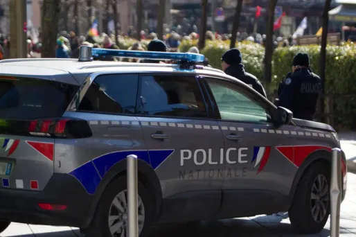 Deux hommes ont été mis en examen lundi soir pour l'agression de policiers à Toulon.