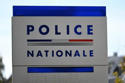 Un homme soupçonné d'avoir menacé des jeunes filles pour les violer a été interpellé à Saint-Étienne.