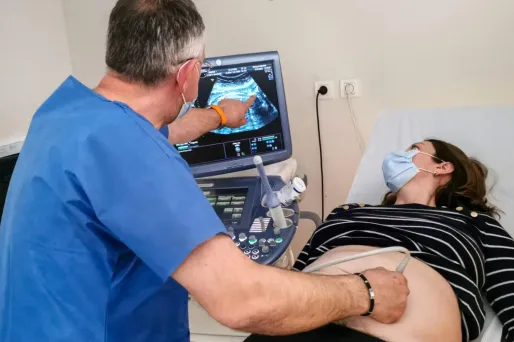L'Assemblée nationale a voté dans la nuit de mercredi à jeudi une proposition de loi pour mieux prendre en charge les femmes après une fausse couche.