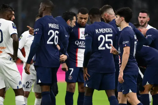 Le défenseur du Paris Saint-Germain Presnel Kimpembe s'est blessé "gravement" à un tendon d'Achille et sera "indisponible jusqu'à la fin de la saison" selon Christophe Galtier