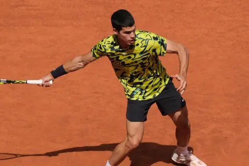 Carlos Alcaraz, tenant du trophée, s'est hissé mercredi aux dépens du Russe Karen Khachanov (12e) en demi-finales du Masters 1000 de Madrid