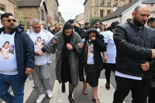 600 personnes étaient réunies pour rendre hommage à la petite Rose.